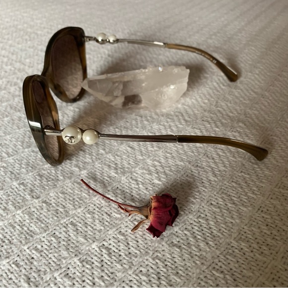 CHANEL Sunglasses Pearls & CC Logo - Picture 7 of 16